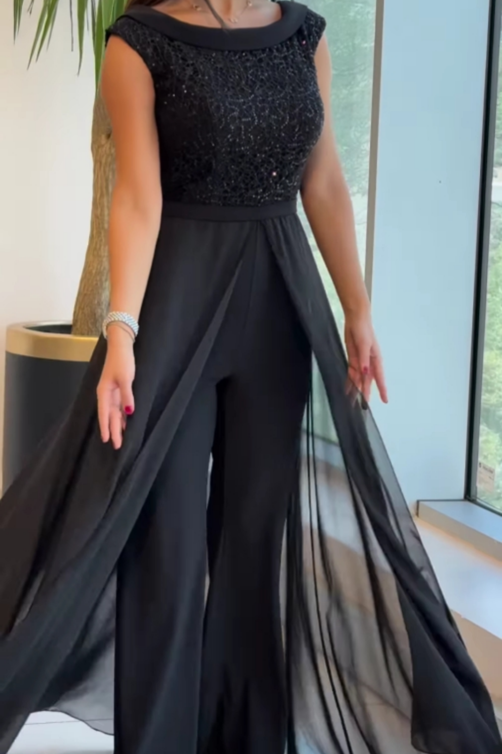 Louna - Jumpsuit elegante senza maniche