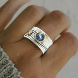 Agnese – Anello vintage con zaffiro blu in argento placcato oro