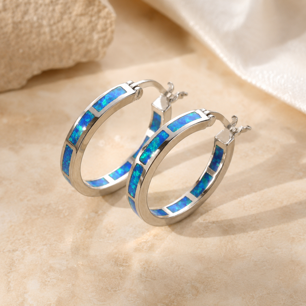 Bella – Orecchini a cerchio chic con opale di fuoco blu
