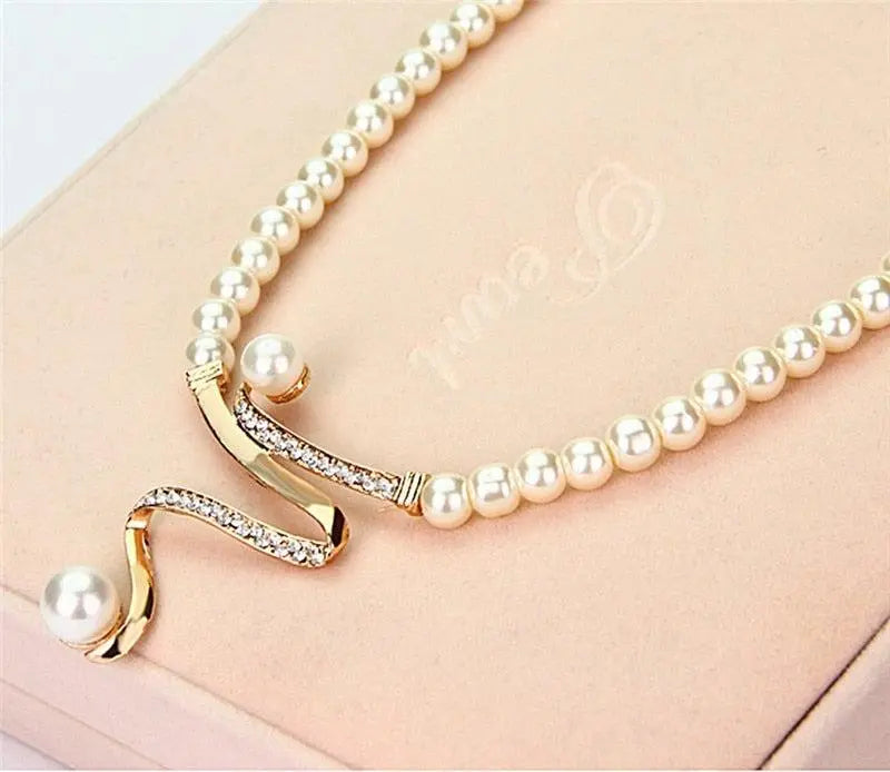 Alma – Set di collana e orecchini con perle naturali