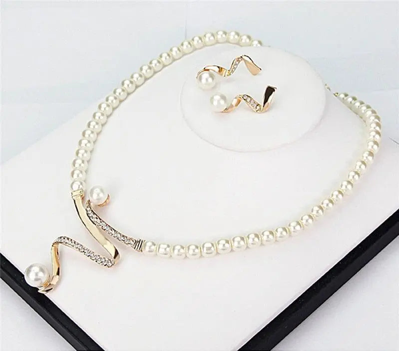 Fabiola – Set di collana e orecchini con perle naturali