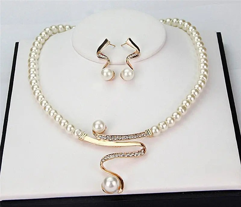 Fabiola – Set di collana e orecchini con perle naturali