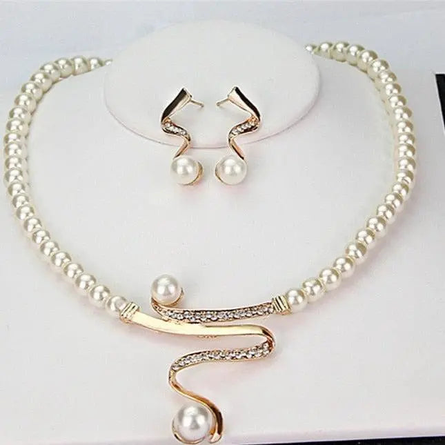 Fabiola – Set di collana e orecchini con perle naturali