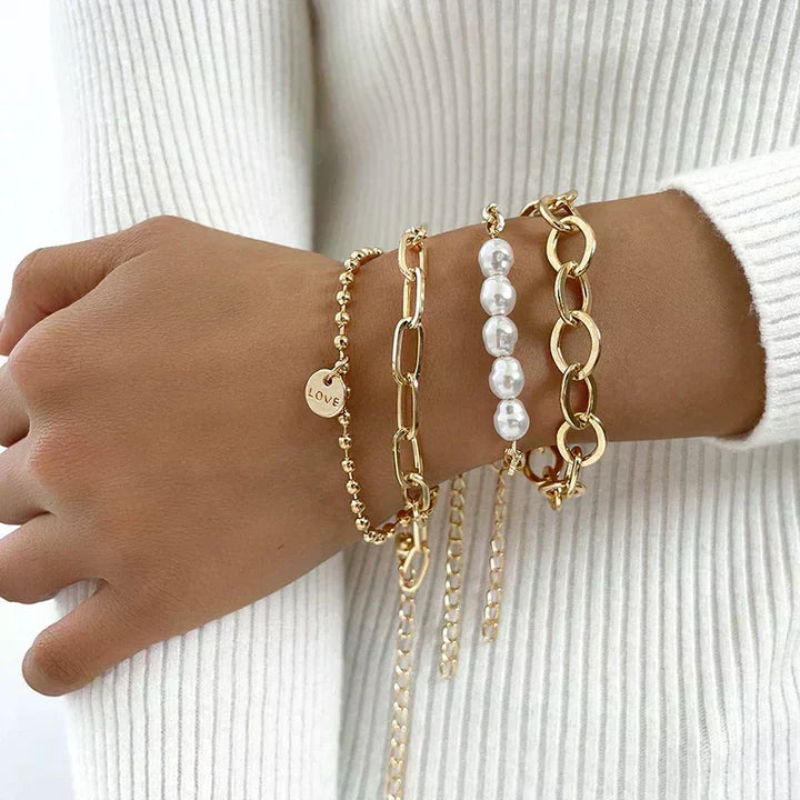 Consolata – Set di bracciali dorati con perle