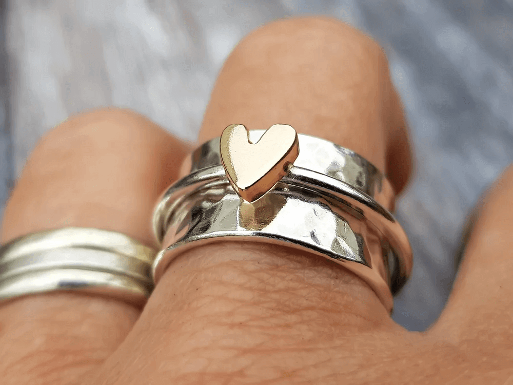 Isabella – Anello argentato con cuore dorato