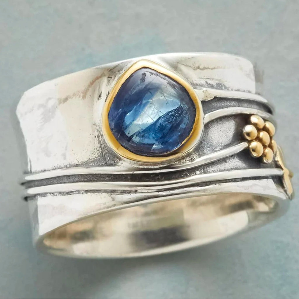 Agnese – Anello vintage con zaffiro blu in argento placcato oro