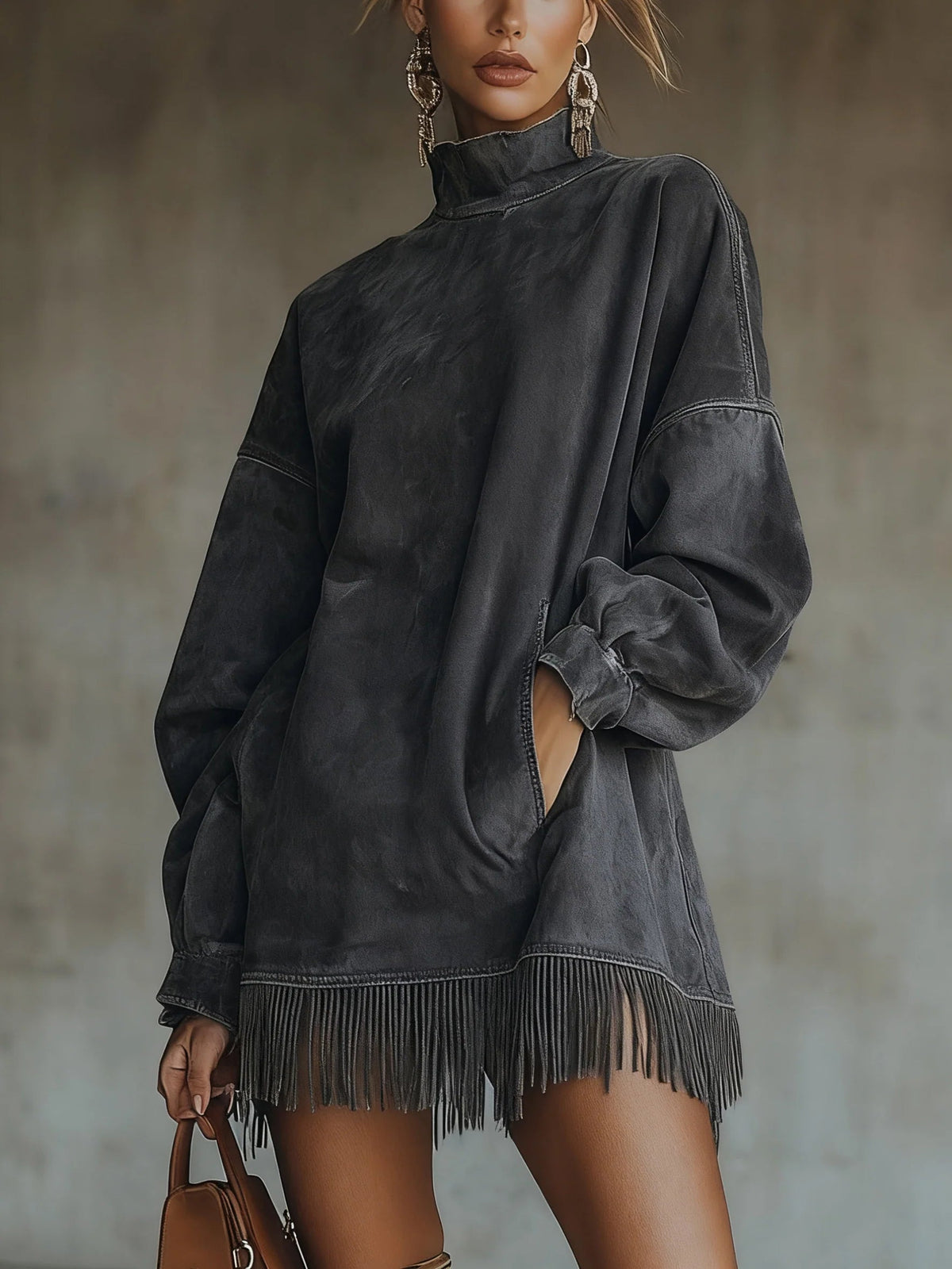 Gabriella | Abito in suede con collo alto e frange