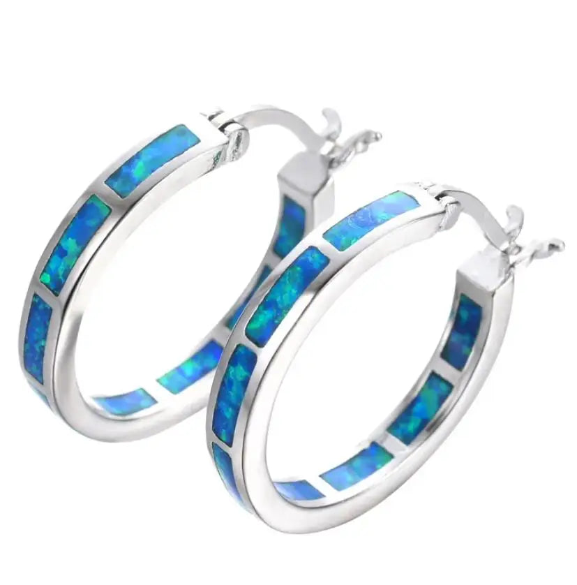Bella – Orecchini a cerchio chic con opale di fuoco blu