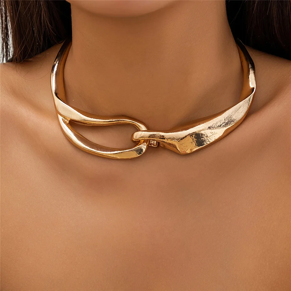 Rosaria – Collana dorata dalla texture audace
