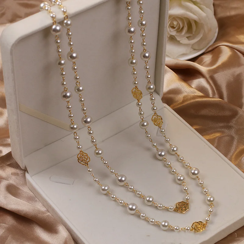 Mercede – Collana dorata elegante con perle