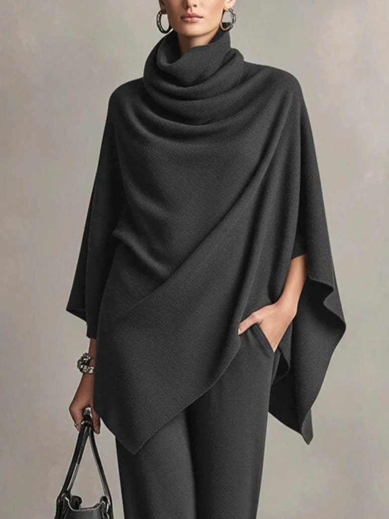 Giana – Completo elegante con poncho drappeggiato