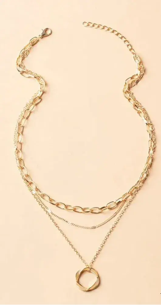Trinità – Collana dorata classica a più fili con ciondolo