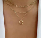 Trinità – Collana dorata classica a più fili con ciondolo